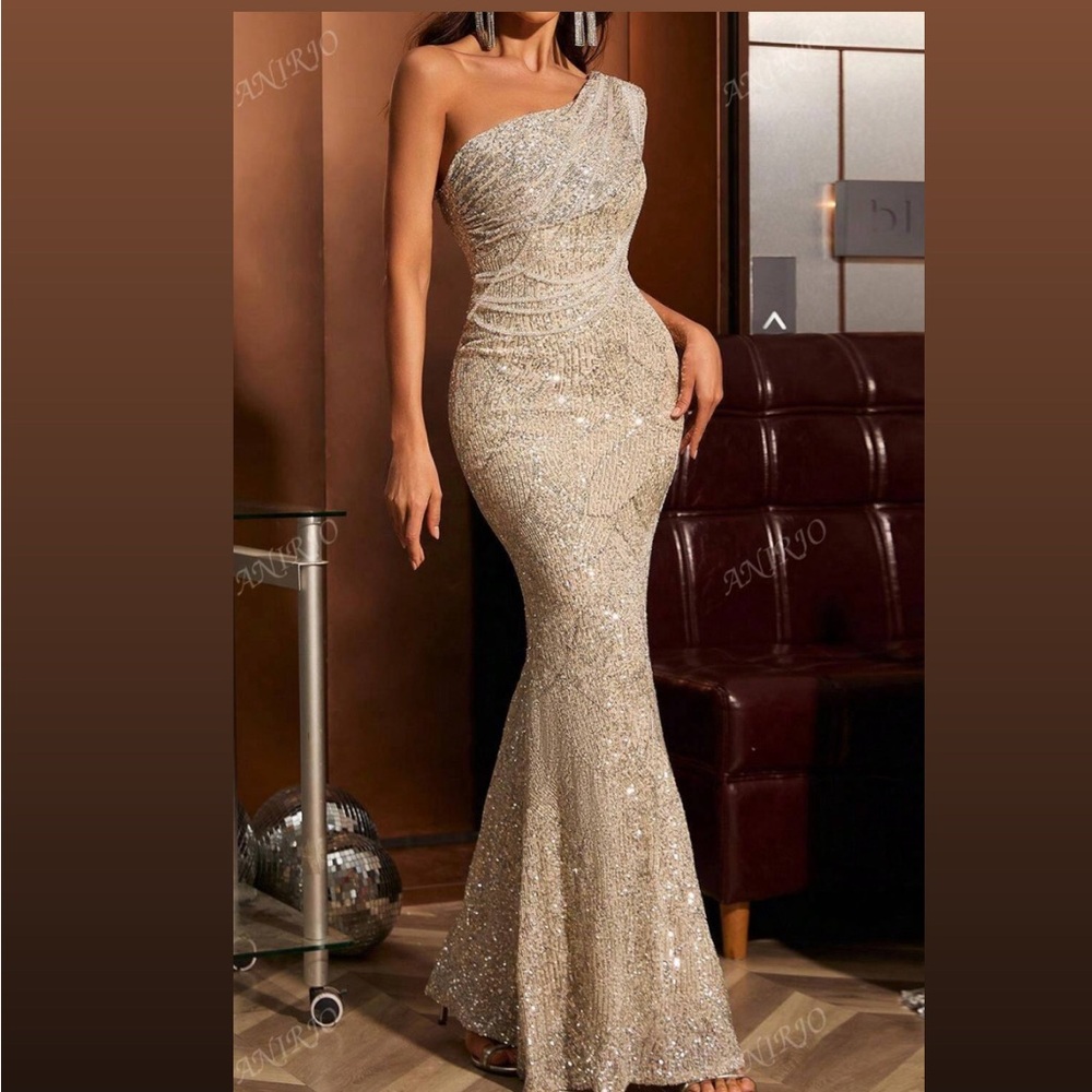 Elegant One-Shoulder Gold Evening Dress
